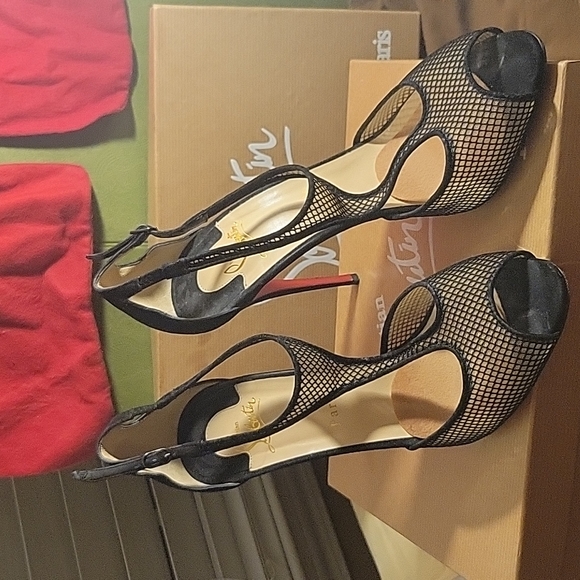 Christian Louboutin Black Suede and Mesh Peep toe. Size 42. Pre owned - Picture 3 of 8